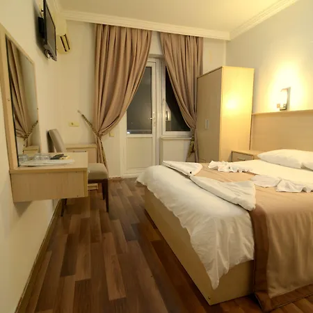 ホテル Caria Royal 3*