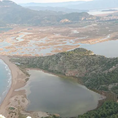 ホテル Caria Royal 3*