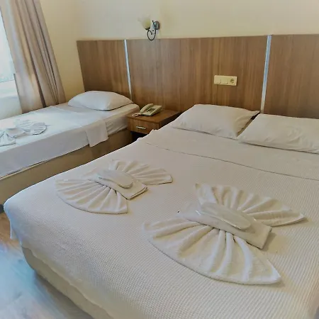 ホテル Caria Royal 3*